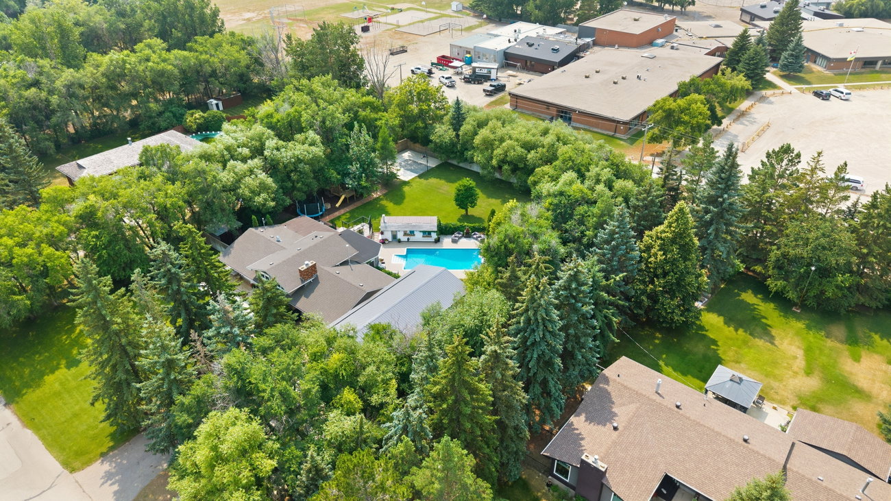Aerial photograph of the property, pool and surrounding neighbourhood