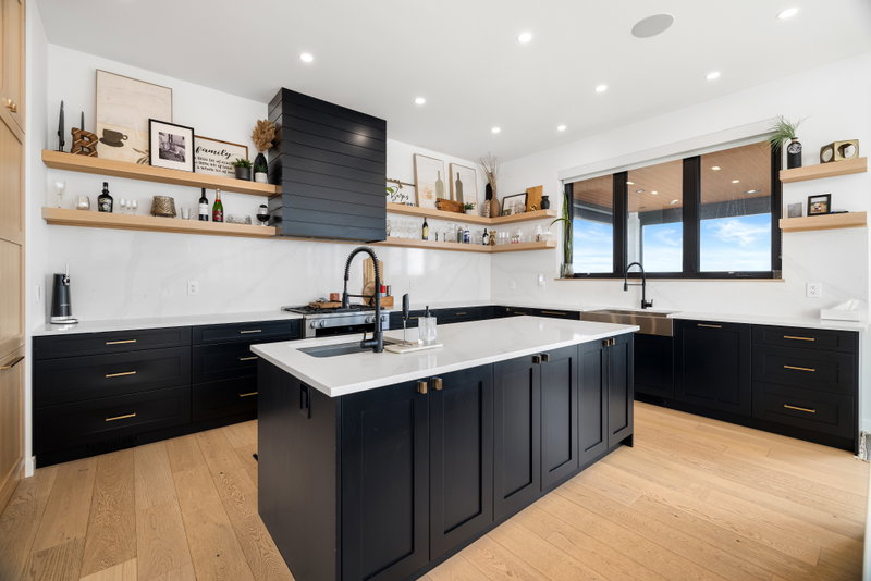 Kitchen range wall with tile backsplash and stainless appliances